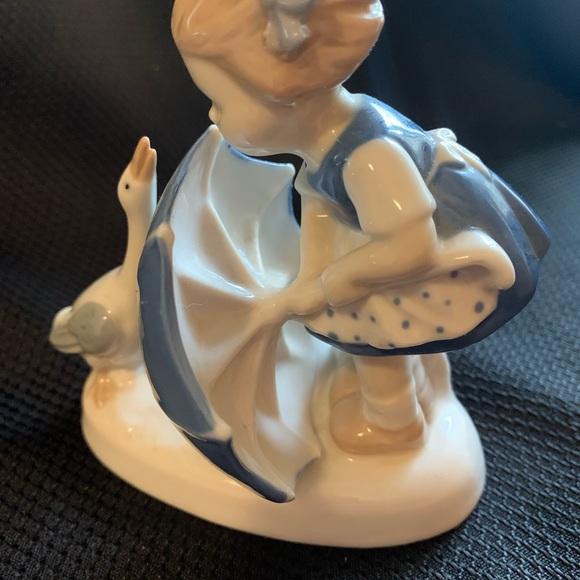 Vintage Carl Schneider Grafenthal Porcelain Figurine Girl Goose Umbrella 1950s - Picture 6 of 8